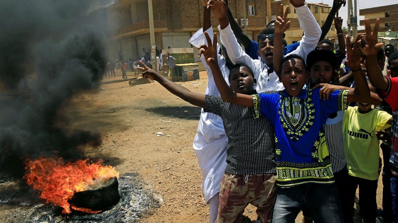 Nach Dutzenden Toten bei Protesten: Afrikanische Union suspendiert den Sudan