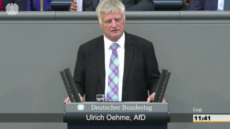 Hitzige Bundestagsdebatte: AfD nennt Chemnitz-Video "Fake" und fordert Merkels Rücktritt