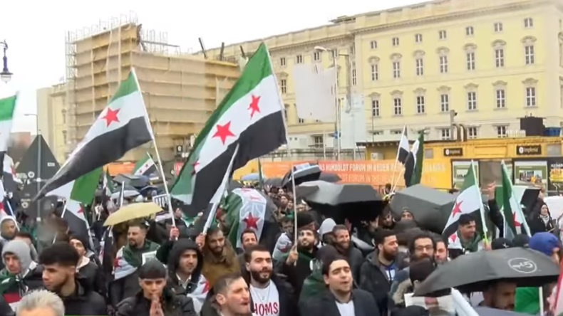 Demo für getöteten "syrischen Rebellen" in Berlin: Er lobte den IS und "bekämpfte Ungläubige"
