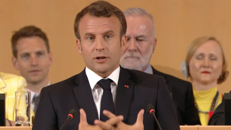Schweiz: Macron spricht sich gegen Neoliberalismus aus und warnt vor drohender "Kriegszeit"