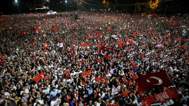 Nach Wahlsieg in İstanbul: Oppositionsanhänger feiern euphorisch (Videos)