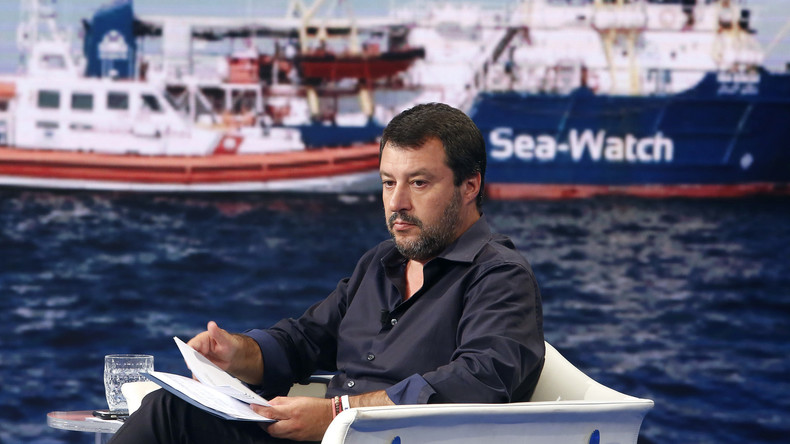 Stillstand für Flüchtlingsschiff "Sea-Watch 3" vor Lampedusa: Salvini droht EU 