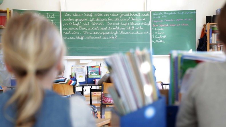 Aus Kostengründen: Hunderte Schulen in Frankreich werden geschlossen (Video)