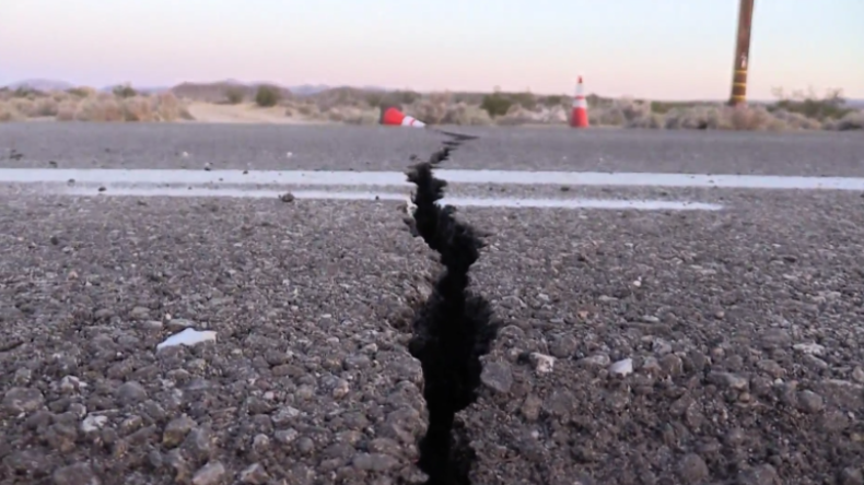 Sogar vom Weltraum sichtbar: Massives Erdbeben in Kalifornien hinterlässt riesigen Riss in Erde