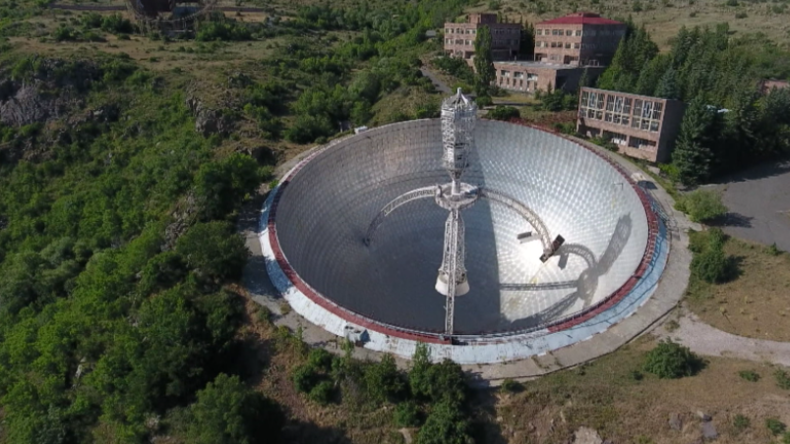 Riesiges Radioteleskop aus UdSSR-Zeit in armenischen Bergen dem Verfall überlassen