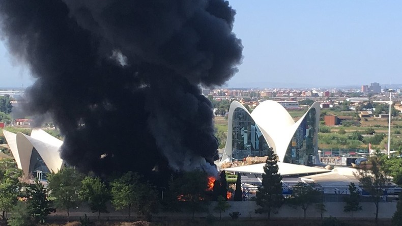 Spanien: Brand am größten Aquarium Europas – knapp 2.000 Menschen evakuiert