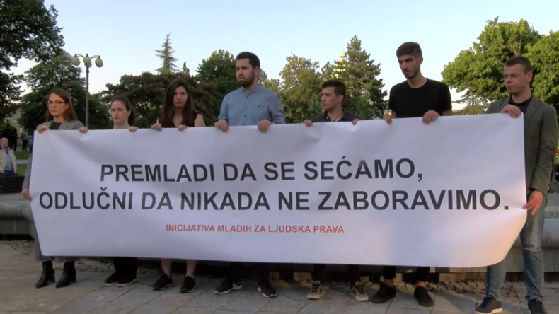 Serbien: Mahnwache für 24. Jahrestag des Srebrenica-Massakers trifft auf Gegenproteste