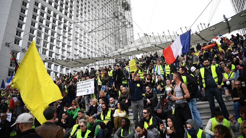 LIVE: Paris – Proteste am französischen Nationalfeiertag