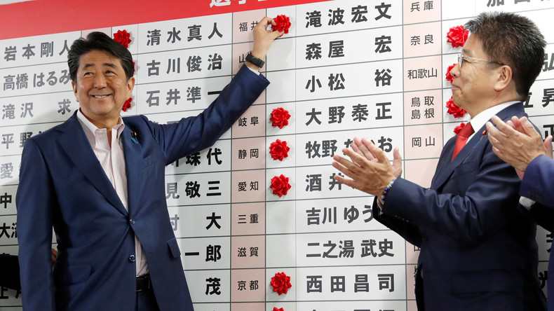Japans Regierungschef Abe verfehlt Zweidrittelmehrheit bei Wahl zum Oberhaus