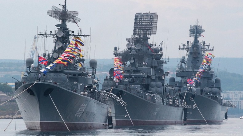 LIVE: Tag der Marine - Schiffsparade in St. Petersburg