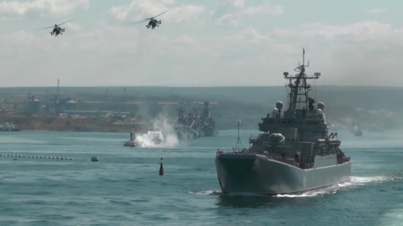 Spektakuläre Proben für die Parade zum Tag der russischen Marine in Sewastopol