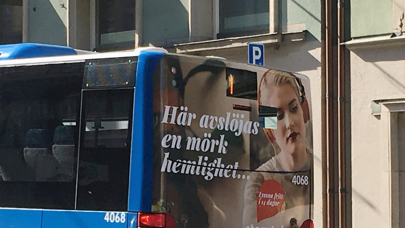 Wegen zu tiefen Dekolletés: Schwedischer Busfahrer verweigert Frau Mitfahrt