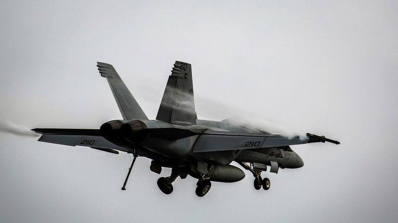 F-18 Super Hornet Kampfflugzeug der US-Navy in Kalifornien abgestürzt
