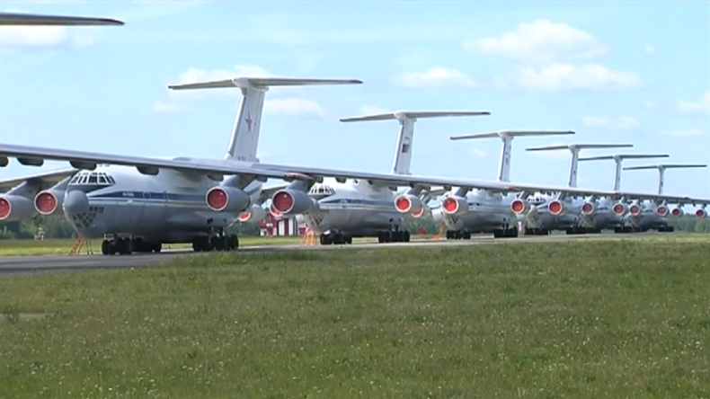 Russland: Militärflugzeuge zur Bekämpfung sibirischer Waldbrände im Einsatz