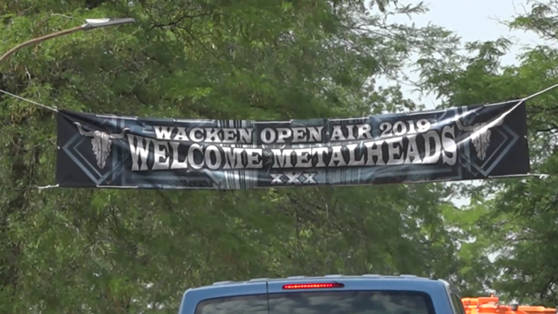 Deutschland: Tausende strömen zum weltgrößten Heavy-Metal-Festival nach Wacken