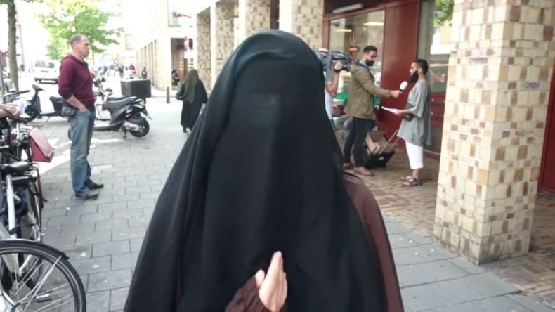 Niederlande: Muslimische Frauen protestieren gegen Burka-Verbot in Den Haag