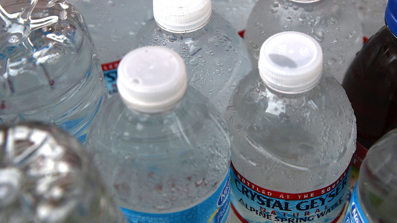 Flughafen San Francisco verbietet Wasser in Einweg-Plastikflaschen