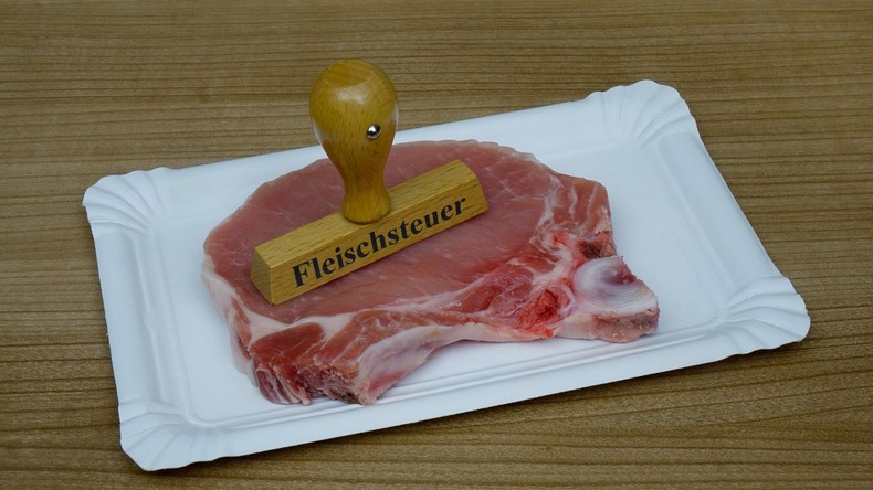 Deutschland: Politiker fordern höhere Steuer auf Fleischkonsum (Video)