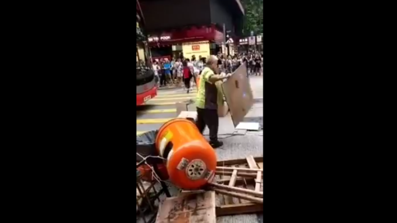Hongkong: Busfahrer genervt über Straßenbarrikaden der Regierungsgegner