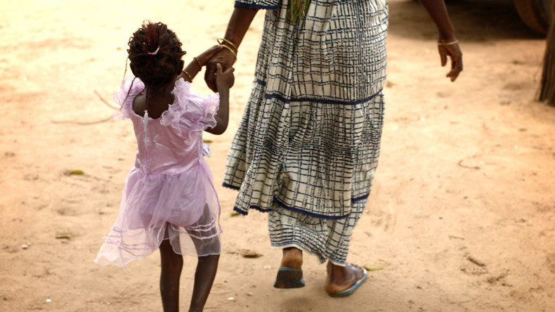 "Ferienbeschneidung" – Wie kleine Mädchen in den Ferien Opfer von Genitalverstümmelung werden