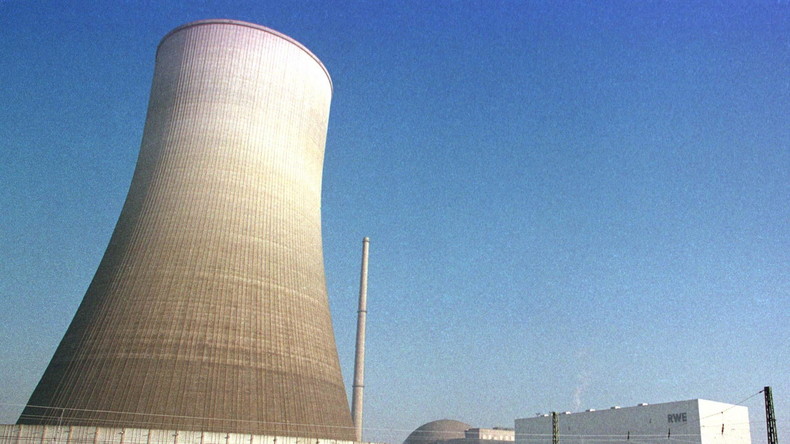 LIVE: Kühlturm des Atomkraftwerks Mülheim Kärlich wird zum Einsturz gebracht
