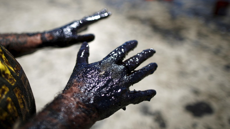 Mexikaner bohren Brunnen und stoßen auf Erdöl statt Wasser