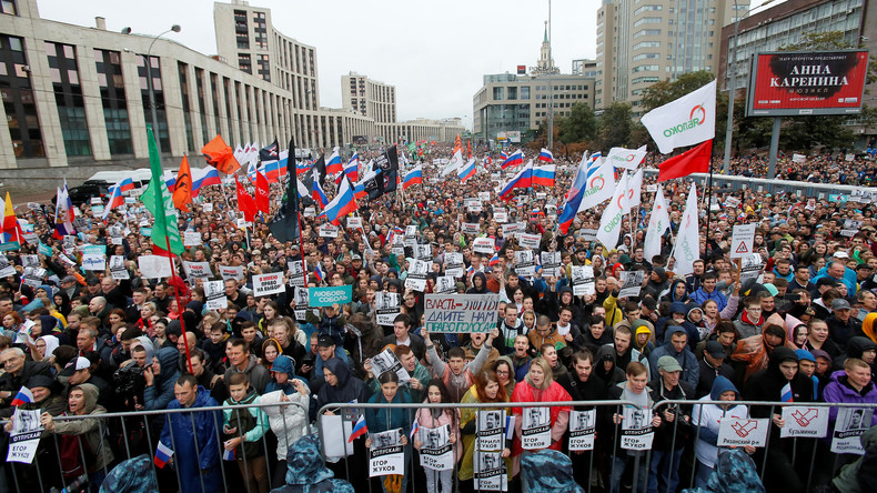 Zehntausende Menschen demonstrieren in Moskau – Festnahmen bei Demo danach