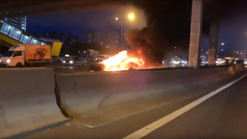 Drei Schwerverletzte nach Tesla-Explosion auf Moskauer Stadtautobahn