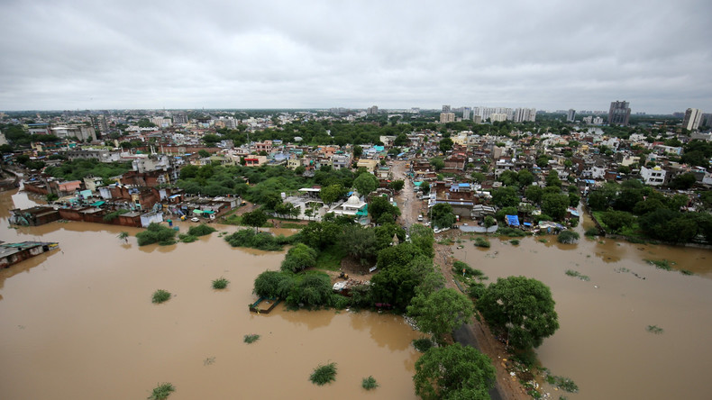 Erdrutsche und Überschwemmungen in Indien: Über 215  Menschen getötet, fast eine Million obdachlos
