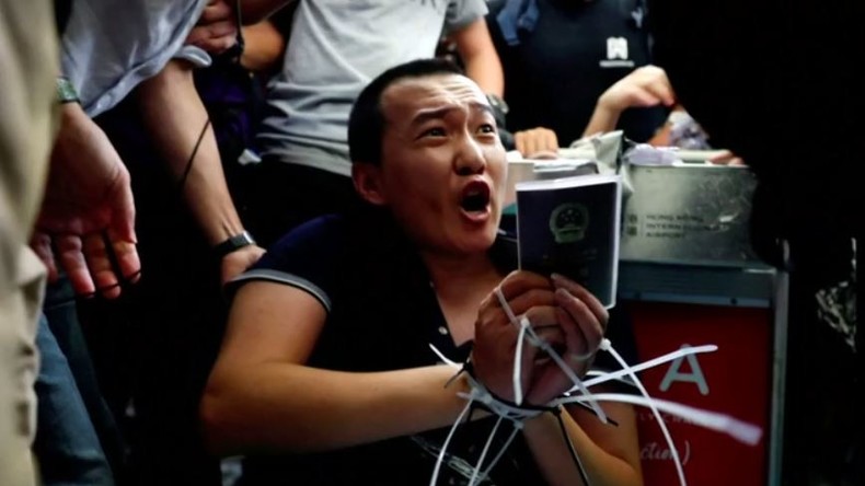 Hongkong: Protestler halten chinesischen Reporter stundenlang als "Spion" fest