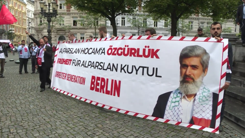 Islamistische Gruppe marschiert in Hamburg für Freilassung ihres Anführers
