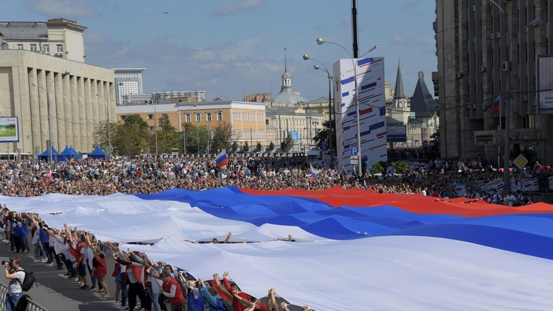 350 Jahre Russlands Nationalflagge: Moskau feiert mit Flashmobs und Konzerten