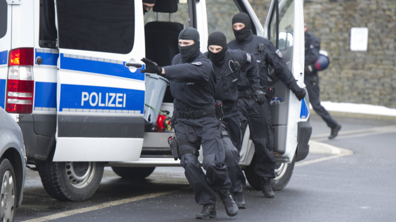 Nordrhein-Westfalen: Polizei will Nationalität von Verdächtigen nennen (Video)