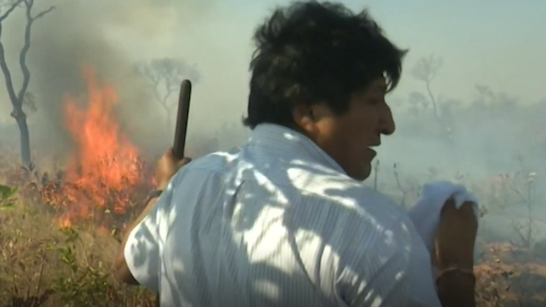 Bolivien: Präsident Morales hilft Feuer löschen: "Gemeinsame Verantwortung, Mutter Erde zu schützen"