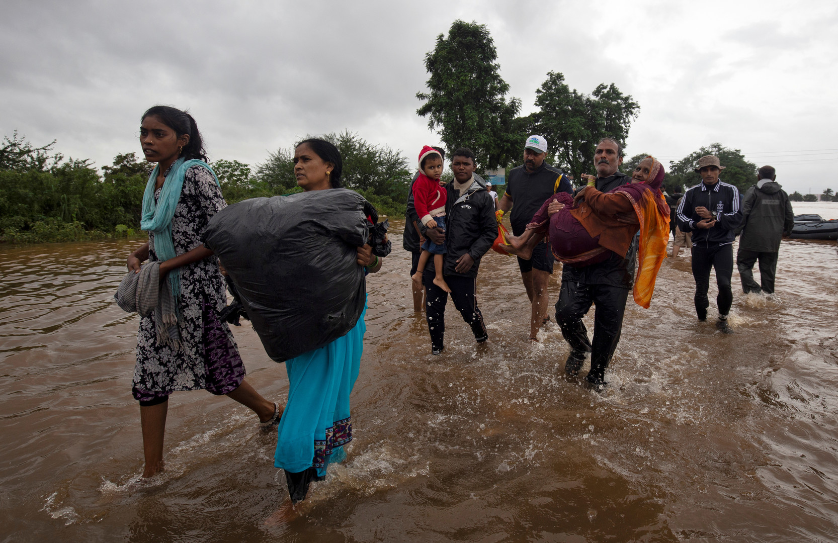 Индийский канал на неделю. Муссонные дожди в Индии. Муссонные дожди в Индии 2021. Наводнение в Индии. Ливни и люди в Индии.