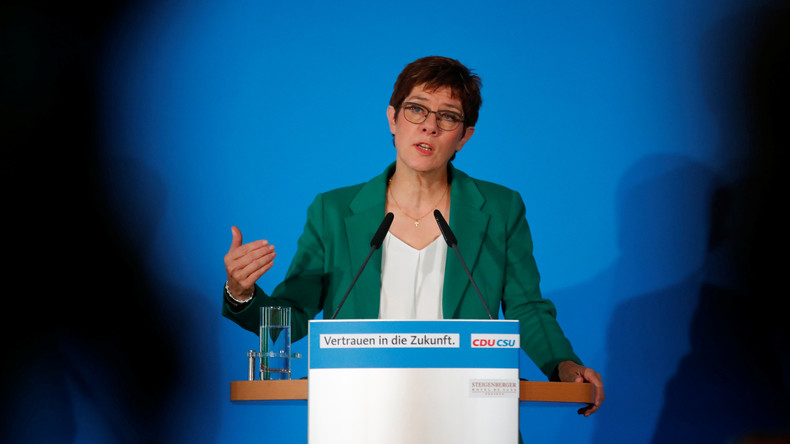Annegret Kramp-Karrenbauer gibt Pressekonferenz zu den Landtagswahlen (Video)