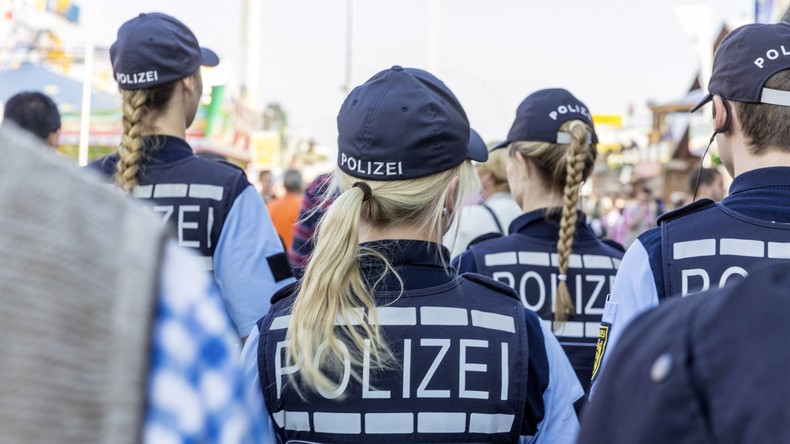 Berliner Polizei nimmt Internetaktivitäten ihrer Beamten unter die Lupe