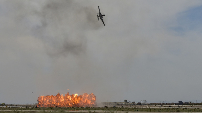 Verwechselt mit syrischer Wüste? US-Kampfjet bombardiert Arizona mit weißem Phosphor