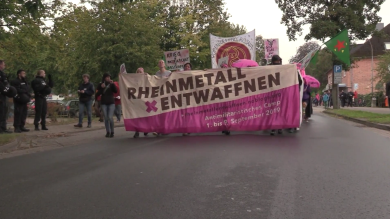 Deutschland: Anti-Kriegsaktivisten protestieren vor Waffenfabrik Rheinmetall