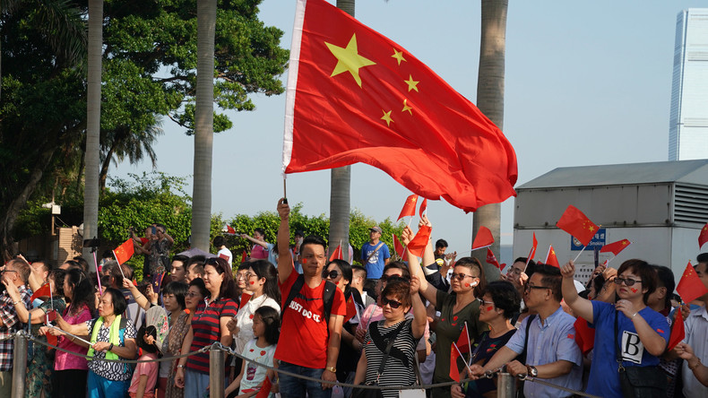LIVE: Pro-Peking-Demonstranten versammeln sich in Hongkong