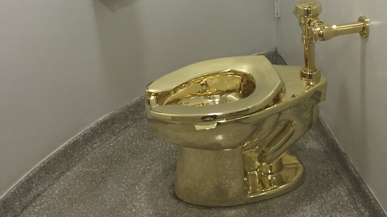 Gold stinkt nicht: Kloschüssel aus Edelmetall verschwindet aus Museum in Großbritannien