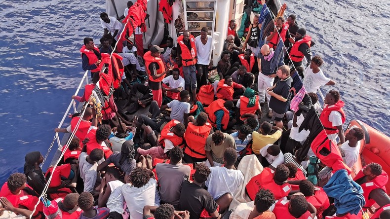 Italien: 82 Migranten verlassen Rettungsschiff "Ocean Viking" in Lampedusa