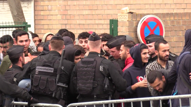Frankreich: Polizei räumt Flüchtlingslager in Grande-Synthe – Hunderte Menschen lebten in Zelten