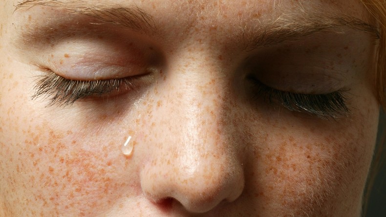 "Jeder Tag ist zu einer Hölle geworden": Junge Armenierin weint Kristall-Tränen