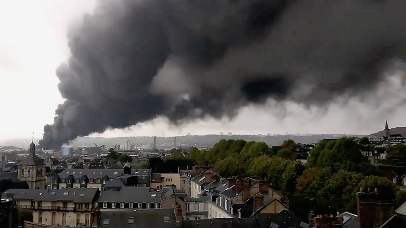 Großbrand in Chemiefabrik in Frankreich (Video)