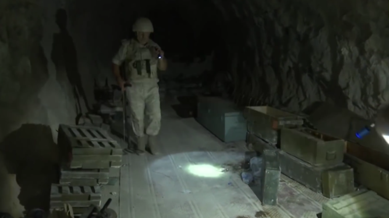 Eine Tour durch das Höhlennetz "gemäßigter Rebellen" im syrischen Idlib