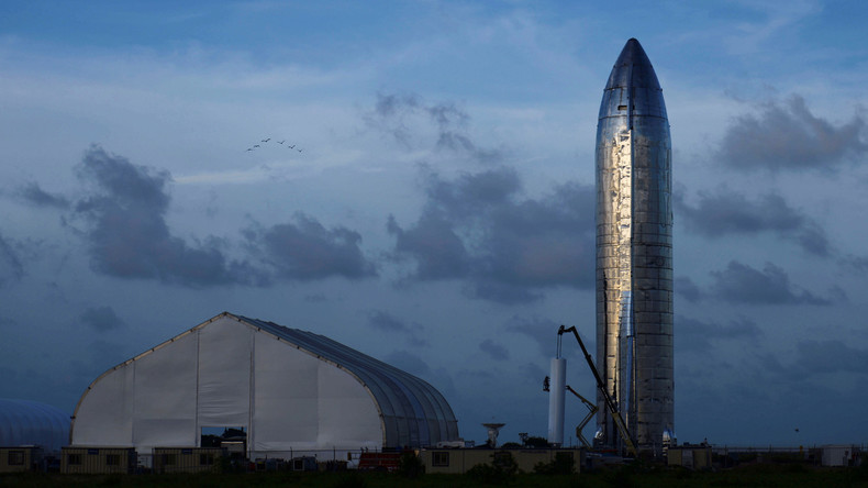 SpaceX stellt Raumschiff für Mond- und Mars-Reisen vor