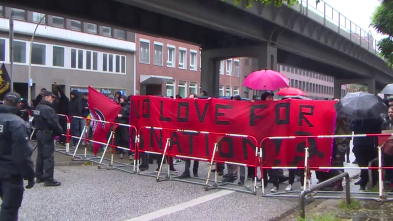 Deutschland: Polizei schützt rechtsextreme Kundgebung in Hamburg mit Pfefferspray
