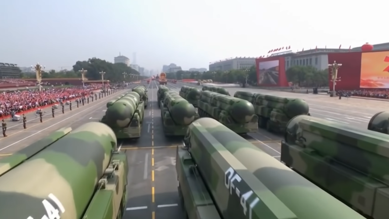 China: Militärparade zum 70. Nationalfeiertag – Peking stellt seine neuesten Raketen zur Schau