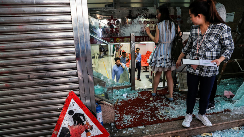 Hongkong: Demonstranten nehmen Pro-Peking-Firmen ins Visier
